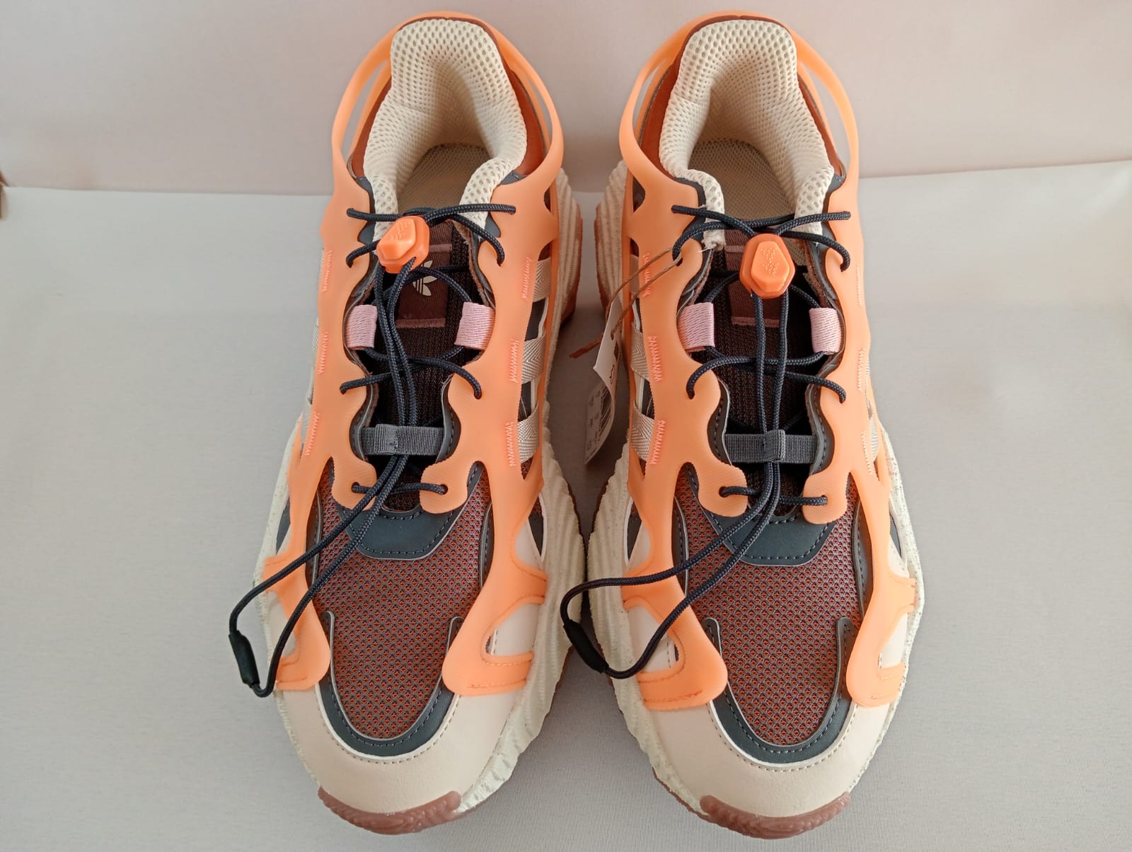 Adidas Adventure (línea chunky / outdoor lifestyle)