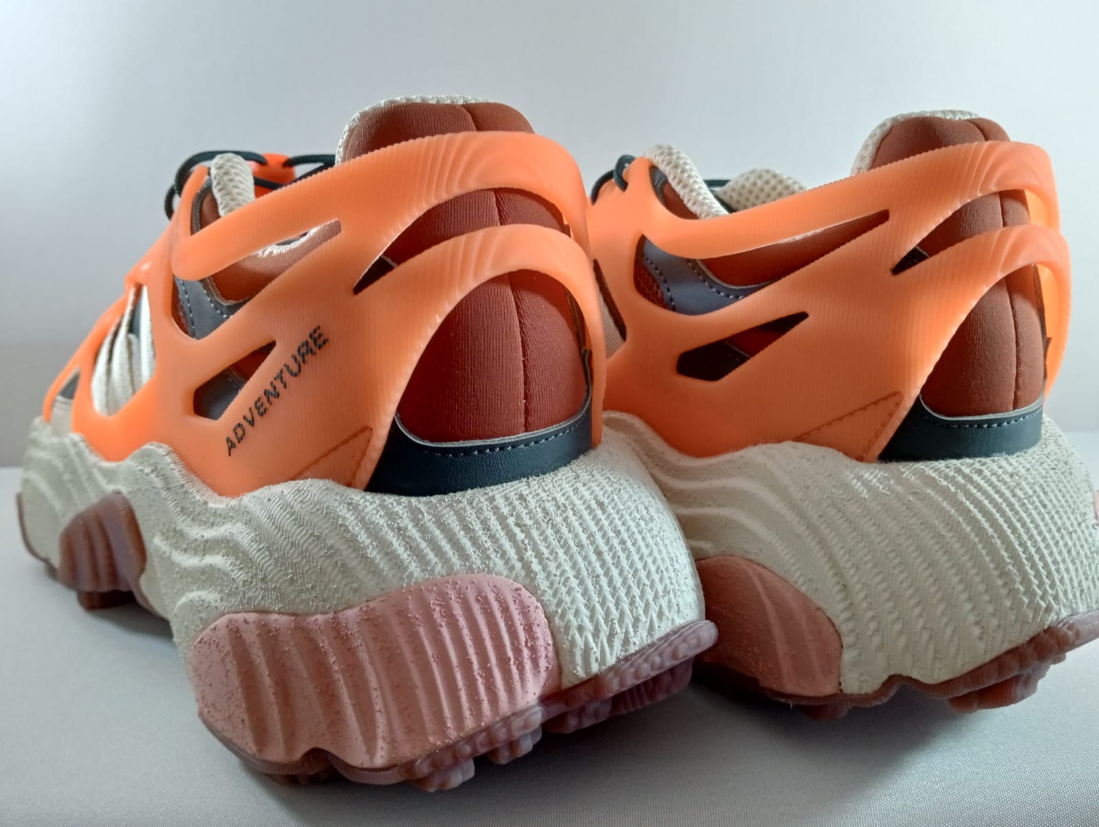 Adidas Adventure (línea chunky / outdoor lifestyle)